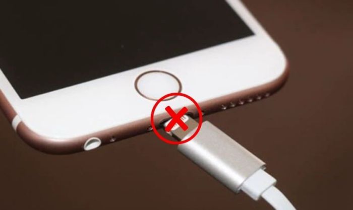Bộ sạc hỏng hoặc pin gặp sự cố là những nguyên nhân phổ biến khiến điện thoại không thể nhận sạc