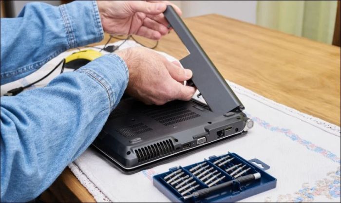 Khắc phục tình trạng sạc laptop chập chờn do lỗi main