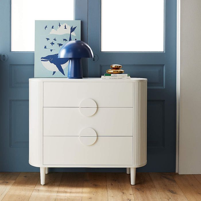 White dresser placed in a child's room