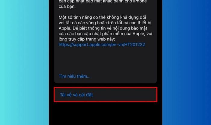 Nhấn chọn Tải về và cài đặt để hoàn tất quá trình cập nhật.