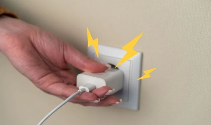Củ sạc rơi vào nước có ảnh hưởng gì không?