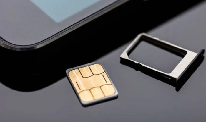 Vệ sinh và kiểm tra khay SIM