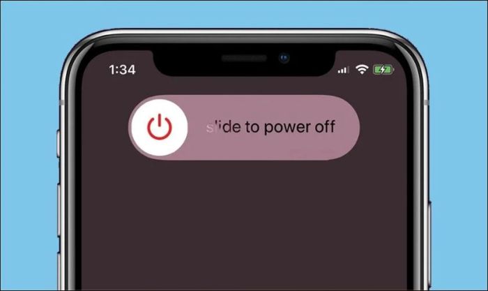 Khởi động lại thiết bị để khắc phục lỗi iPhone Xr không nhận sạc pin