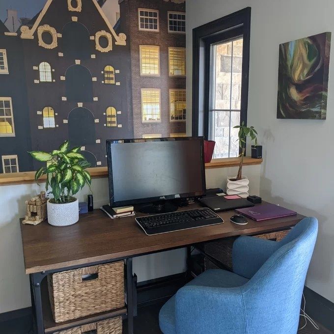 Reviewer's photo of the desk from the front view