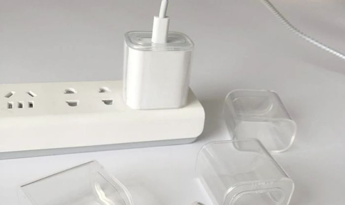 Tháo ốp bảo vệ củ sạc
