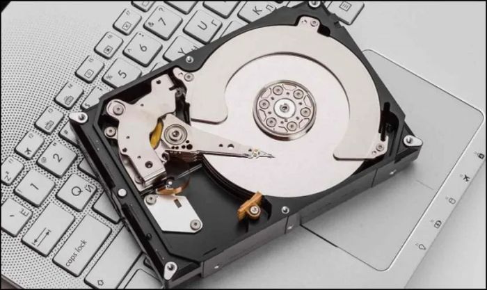 Tại sao cần phải khôi phục quyền truy cập ổ cứng trong Win 10?