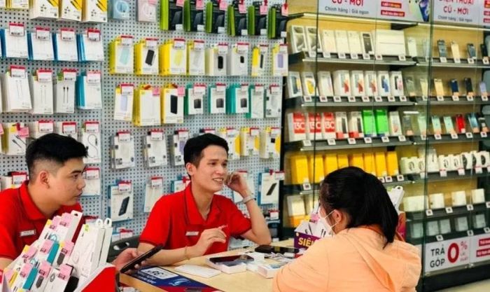 Mang iPhone có vấn đề sóng yếu đến trung tâm sửa chữa uy tín để khắc phục