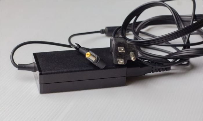 Khắc phục tình trạng sạc laptop không vào do bộ sạc gặp sự cố
