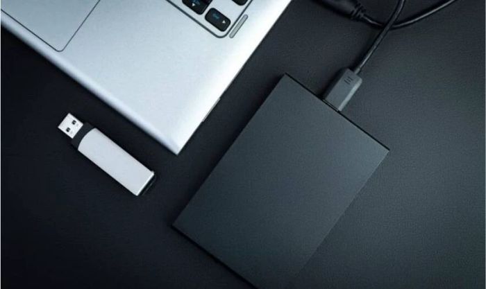 Kiểm tra dây cáp dữ liệu hoặc đầu cắm USB