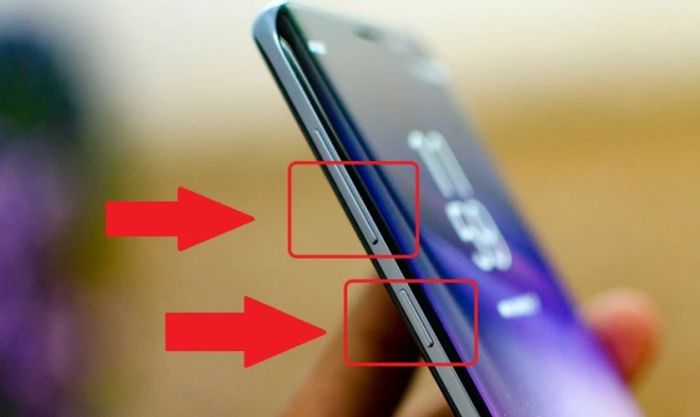 Khởi động lại điện thoại Samsung khi không nhận sạc vào pin