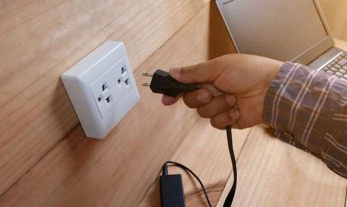 Cách sửa lỗi đèn Adaptor bị tắt khi cắm sạc vào laptop