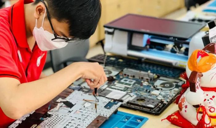 Đưa máy đến trung tâm sửa chữa laptop