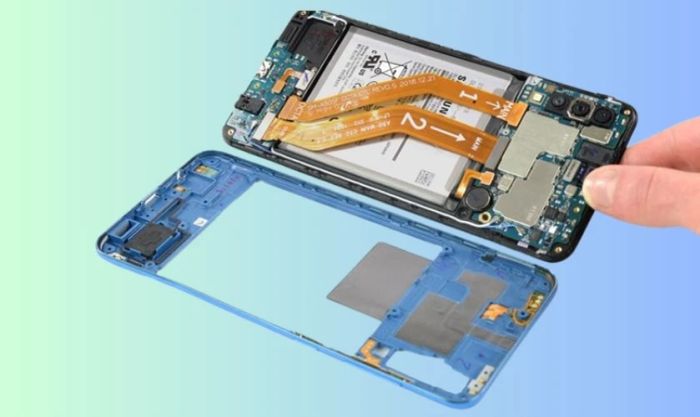 Tháo pin trên Samsung A50