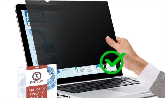 Tránh tiếp xúc trực tiếp bằng tay hoặc sử dụng vật sắc nhọn để chạm vào màn hình laptop.