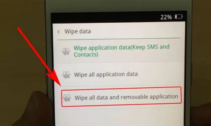 Tiếp theo, chọn Wipe all data and removable application
