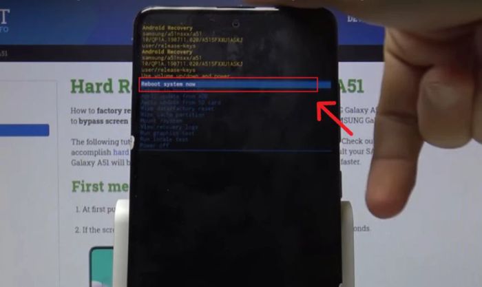 Chọn Reboot system now để khôi phục lại toàn bộ hệ thống máy