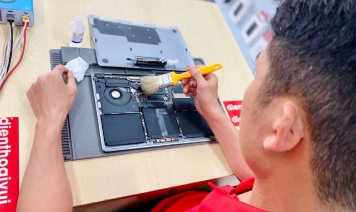 Thay pin laptop ở đâu uy tín và giá hợp lý