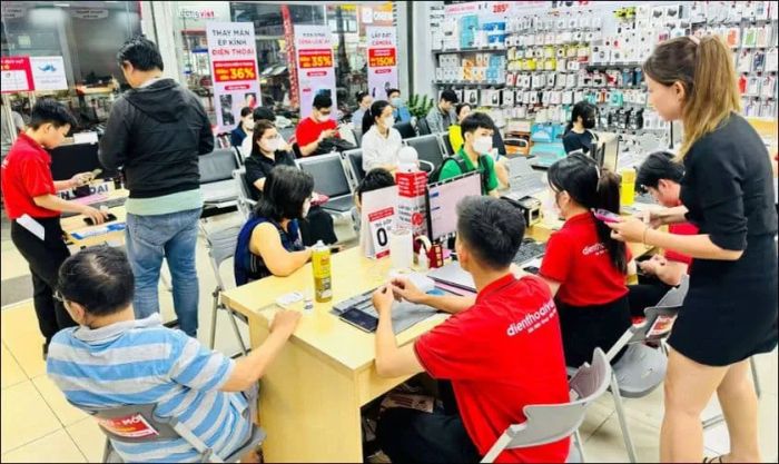 Đưa điện thoại Samsung S21 Ultra đến trung tâm sửa chữa chuyên nghiệp