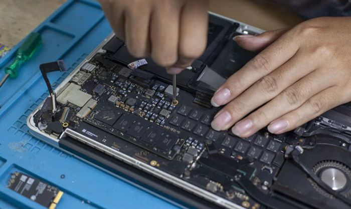 Màn hình MacBook bị sọc do Card VGA bị hỏng