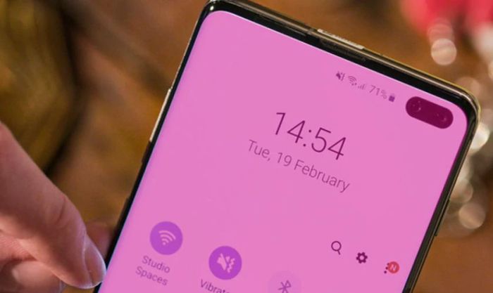 Phần mềm chỉnh màu sắc có thể khiến màn hình Samsung bị ám hồng