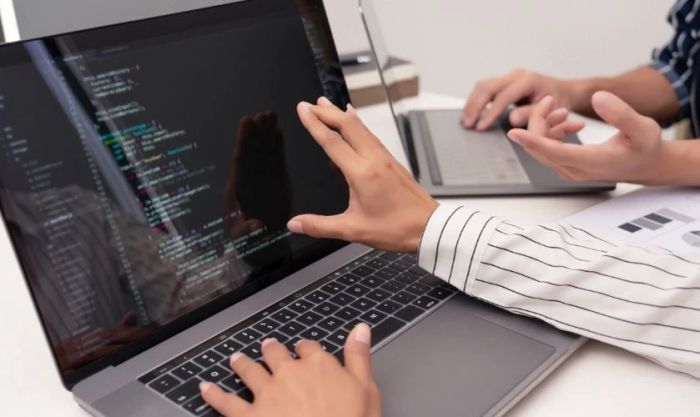 Cách khắc phục lỗi màn hình laptop bị sọc đỏ, viền đỏ