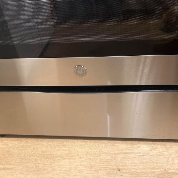 A reviewer’s photo showing the same stainless steel appliance, now gleaming after using the cleaner wipes