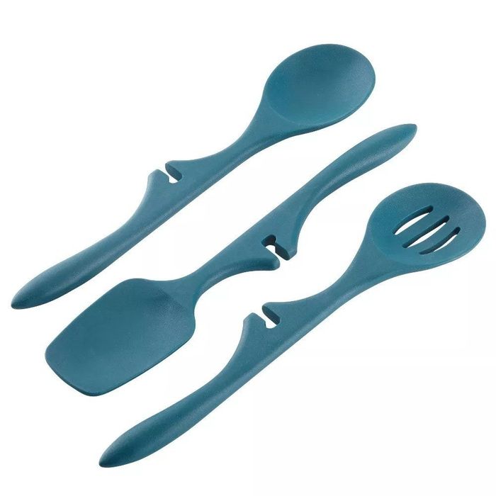 The 3-piece lazy tools set with built-in grips, ready for use in the kitchen.
