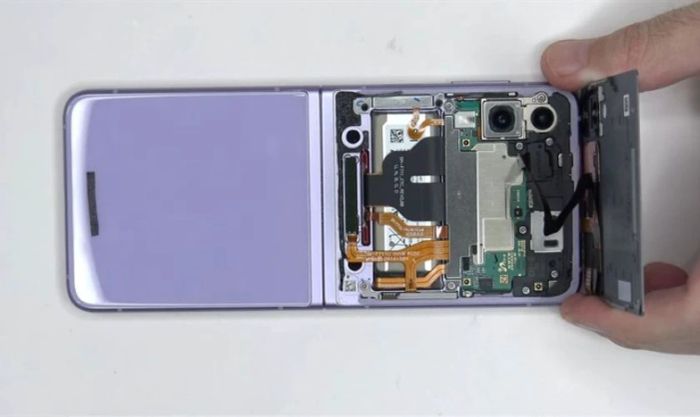 Thay màn hình Samsung Z Flip 3 có giá bao nhiêu?