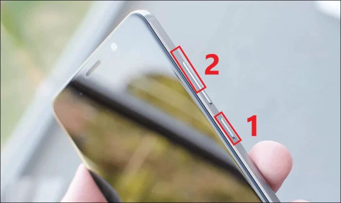 Tắt nguồn điện thoại và nhấn giữ đồng thời nút nguồn + tăng âm lượng