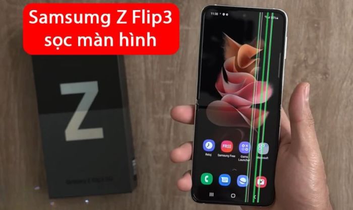 Nguyên nhân nào dẫn đến lỗi sọc màn hình trên Samsung Z Flip 3?