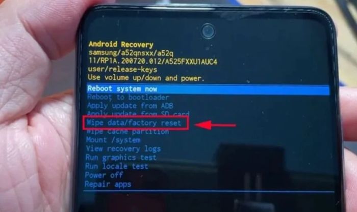Chọn vào Wipe data/factory reset