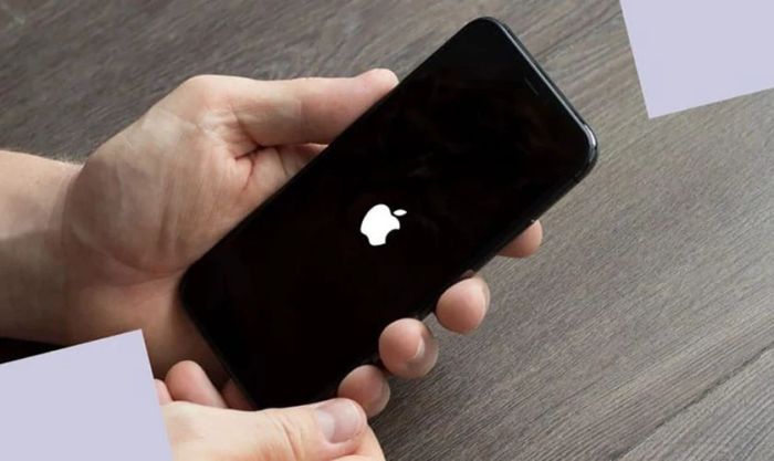 iPhone 11 bị treo và không thể bật nguồn