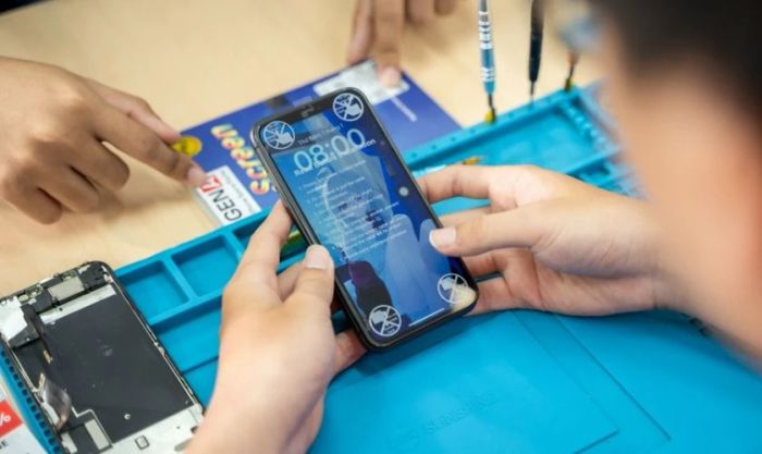 Sửa lỗi chảy mực, loang mực màn hình iPhone ở đâu uy tín?
