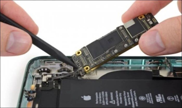 Đưa iPhone 11 đến trung tâm sửa chữa
