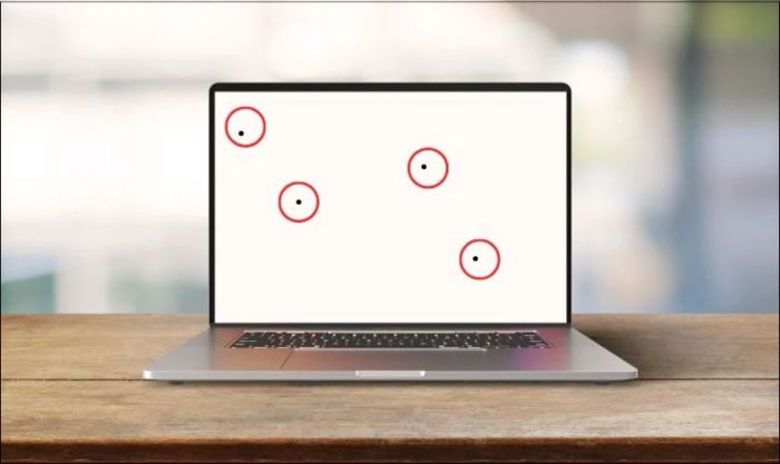 Lỗi màn hình MacBook bị chấm đen là gì và nguyên nhân do đâu?