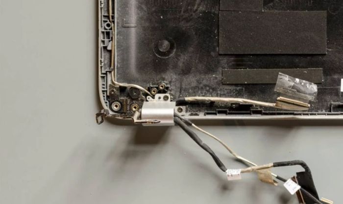 Vì sao màn hình laptop lại bị ám đỏ?