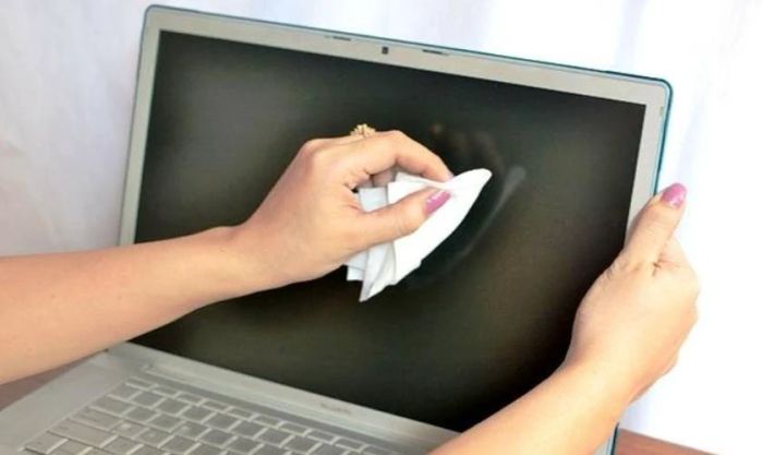 Nên lau chùi màn hình như thế nào
