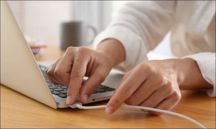 Dành cho những bạn hiểu biết và có đồ vệ sinh laptop chuyên dụng