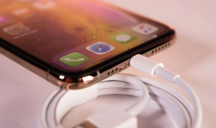 Sạc pin cho iPhone 11 khi không bật nguồn