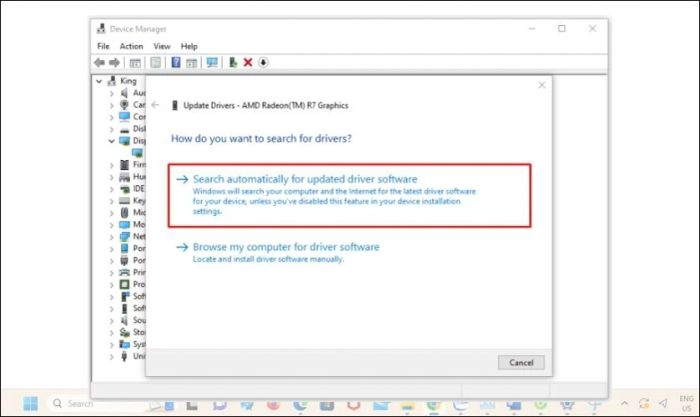 Chọn tiếp Search automatically for updated driver software để tìm và cập nhật driver mới