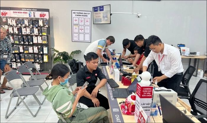Thay màn hình laptop bị sọc ngang nhấp nháy ở đâu có giá tốt và đảm bảo uy tín?
