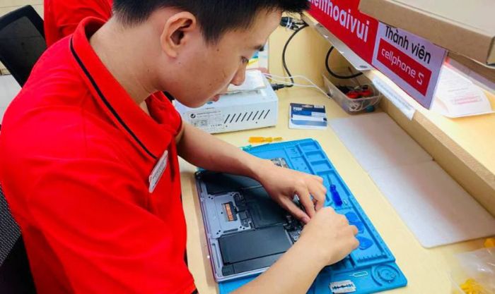 Đem laptop đến trung tâm sửa chữa