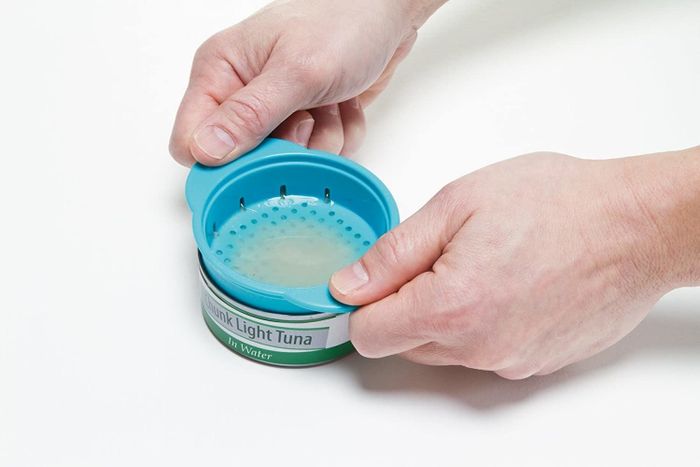 The blue can colander