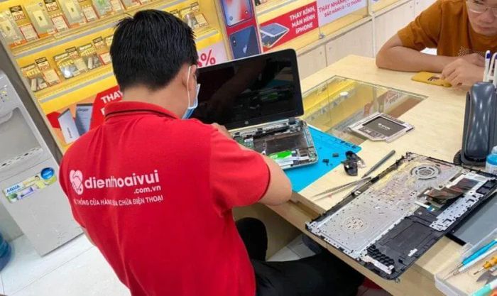 Thay màn hình laptop bị nháy, nhiễu giật liên tục