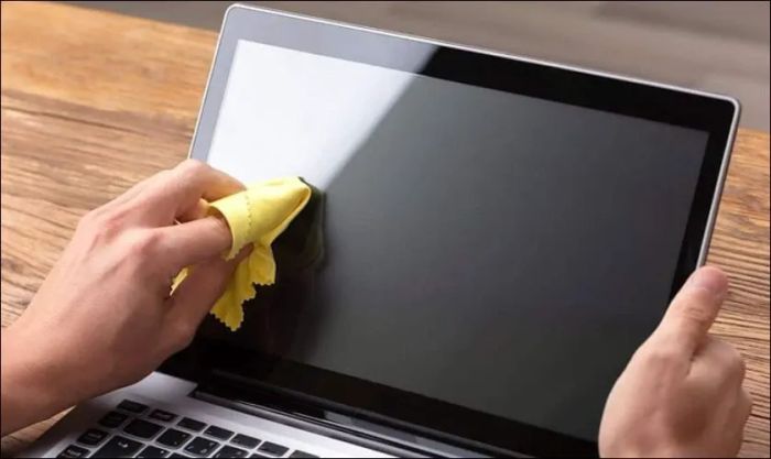 Những lưu ý quan trọng khi sử dụng laptop để tránh tình trạng màn hình bị nhấp nháy