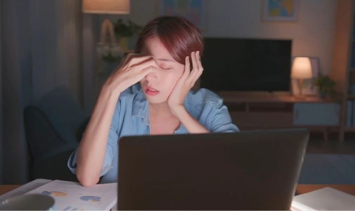 Màn hình laptop có viền đỏ, chấm đỏ có gây ảnh hưởng gì không?