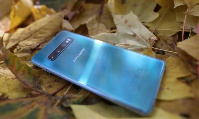 Tại sao điện thoại Samsung lại bị treo màn hình và không thể tắt được?