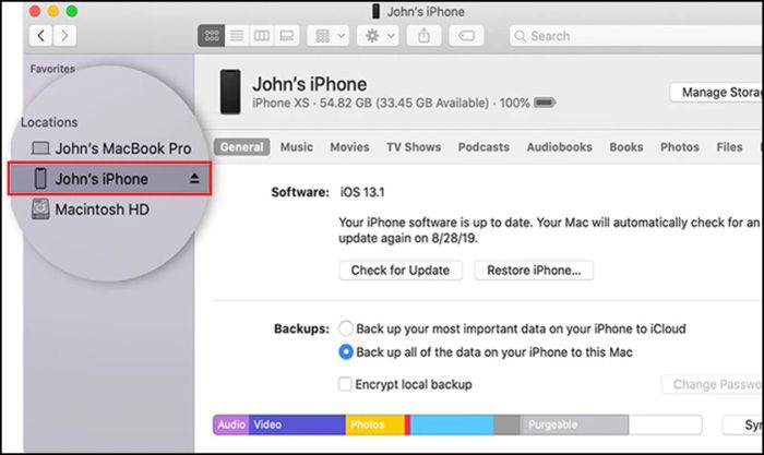 Chọn tên iPhone của bạn tại góc trên bên trái màn hình iTunes