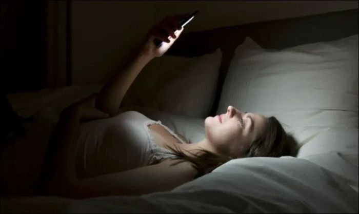 Mẹo bảo vệ màn hình iPhone tránh bị tối đen