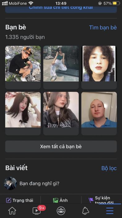 Truy cập vào trang cá nhân của bạn và kéo xuống dưới mục 'Bạn bè'.
